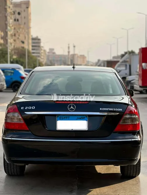 Mercedes E 200 2009 Black Automatic Used for Sale in Greater Cairo ( Cairo + Giza) - 3