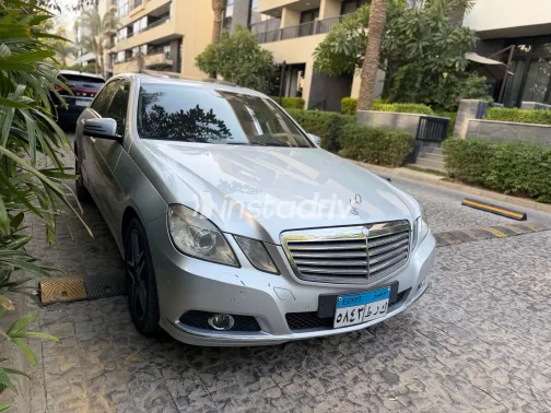 Mercedes E 200 2010 Silver Automatic Used for Sale in Greater Cairo ( Cairo + Giza) - 3