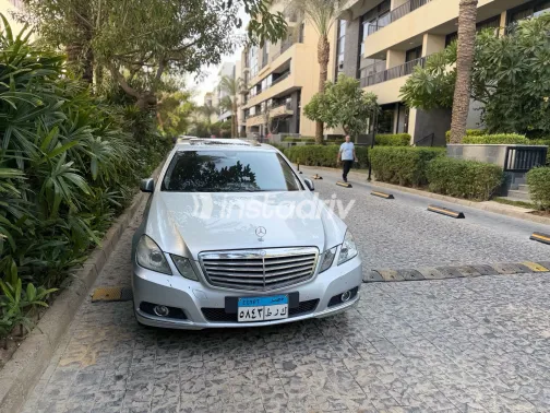 Mercedes E 200 2010 Silver Automatic Used for Sale in Greater Cairo ( Cairo + Giza) - 5