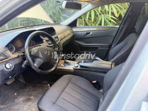 Mercedes E 200 2010 Silver Automatic Used for Sale in Greater Cairo ( Cairo + Giza) - 6