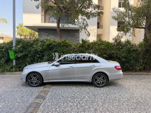 Mercedes E 200 2010 Silver Automatic Used for Sale in Greater Cairo ( Cairo + Giza) - 7