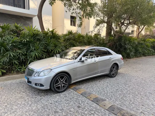 Mercedes E 200 2010 Silver Automatic Used for Sale in Greater Cairo ( Cairo + Giza) - 10