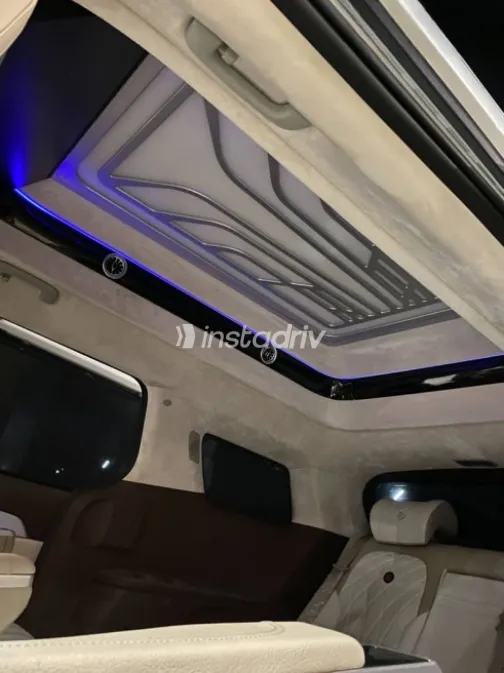 Kia Carnival 2024 White Automatic Used for Sale in Cairo - 2