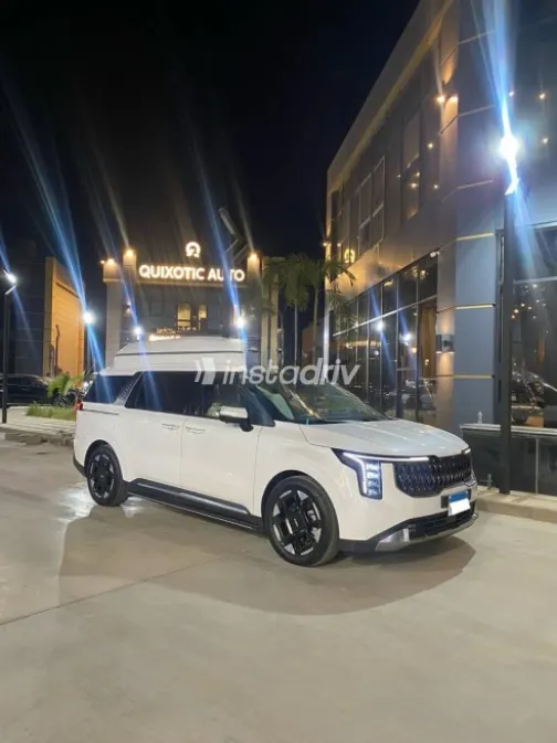 Kia Carnival 2024 White Automatic Used for Sale in Cairo - 4