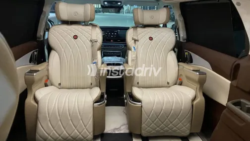 Kia Carnival 2024 White Automatic Used for Sale in Cairo - 6