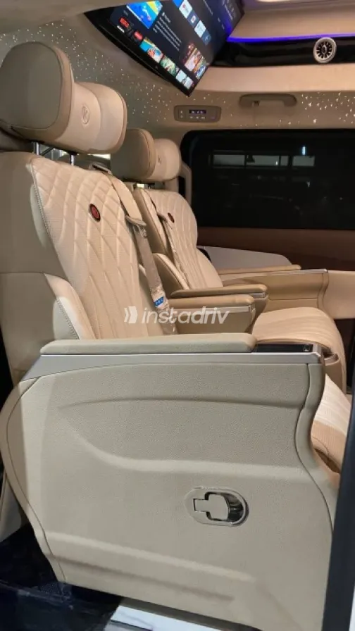 Kia Carnival 2024 White Automatic Used for Sale in Cairo - 9