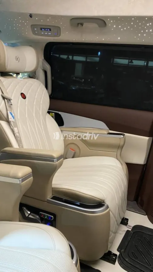 Kia Carnival 2024 White Automatic Used for Sale in Cairo - 10