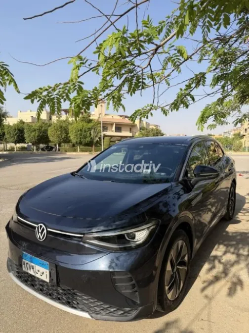 فولكس فاغن اي دي 4 2022 أزرق غامق أوتوماتيك مستعملة للبيع في المقطم - 1