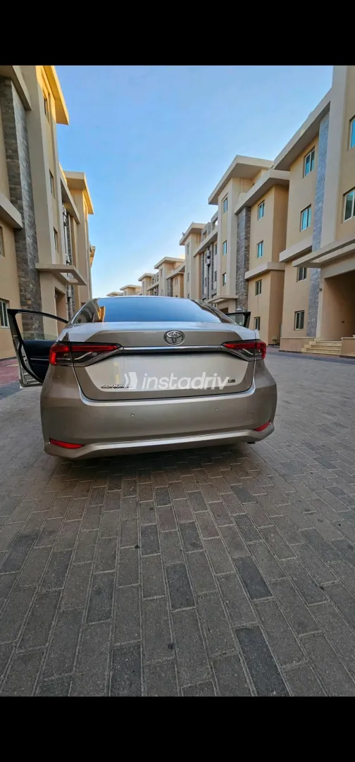 تويوتا كورولا 2023 ذهبي CVT مستعملة للبيع في القاهرة الكبرى ( القاهرة - الجيزة) - 5