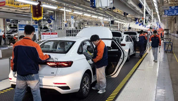 Expert: China Halts Production at Violating Auto Plants, Brands Not Disappearing