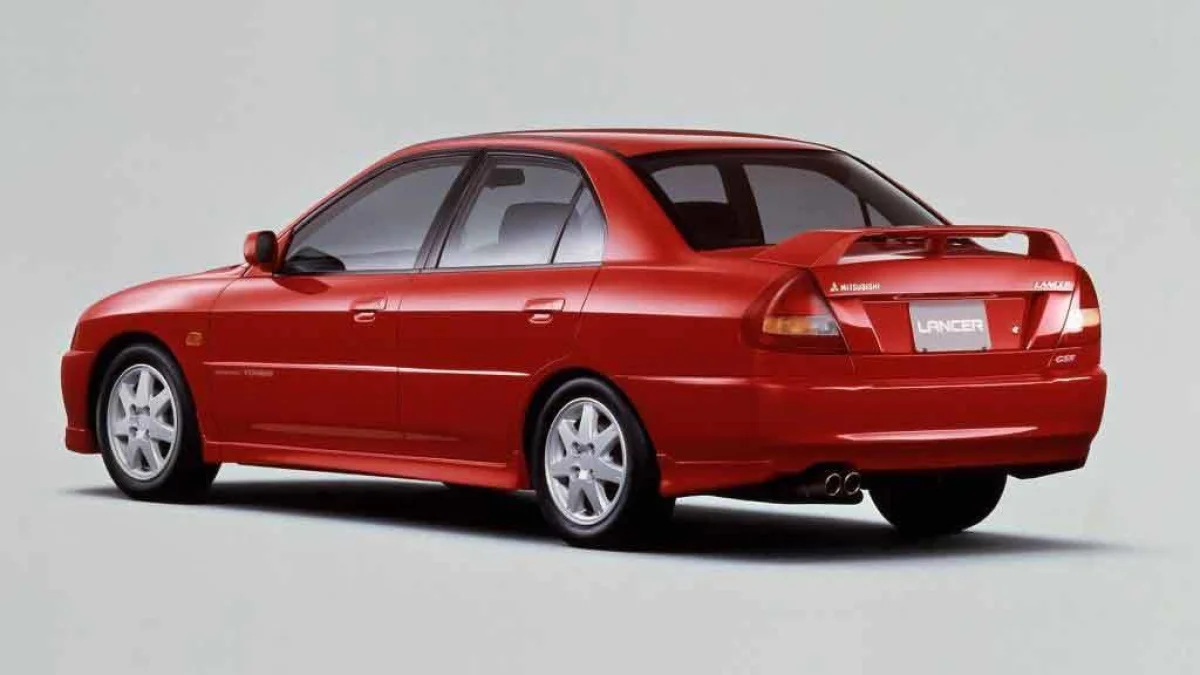 Mitsubishi Lancer Crystala 1996-1998: A Japanese Icon Still in Demand on Egypt's Used Car Market