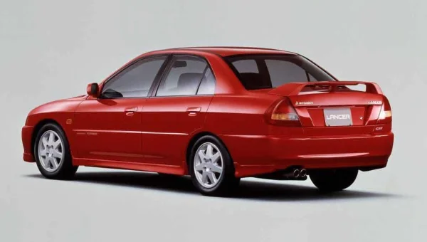 Mitsubishi Lancer Crystala 1996-1998: A Japanese Icon Still in Demand on Egypt's Used Car Market