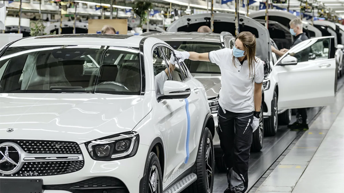 Mass Protests Erupt at Mercedes-Benz in Germany Over Cost-Cutting Plans