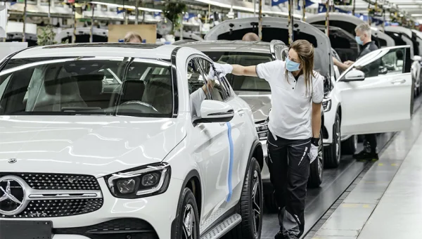 Mass Protests Erupt at Mercedes-Benz in Germany Over Cost-Cutting Plans