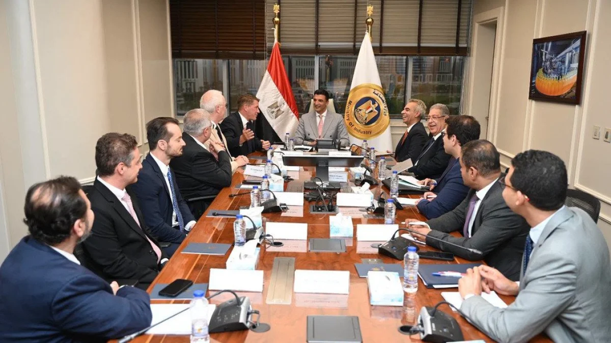 Industry Minister Discusses Mercedes-Benz Egypt Local Expansion Plans
