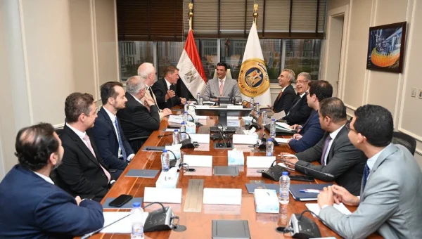 Industry Minister Discusses Mercedes-Benz Egypt Local Expansion Plans