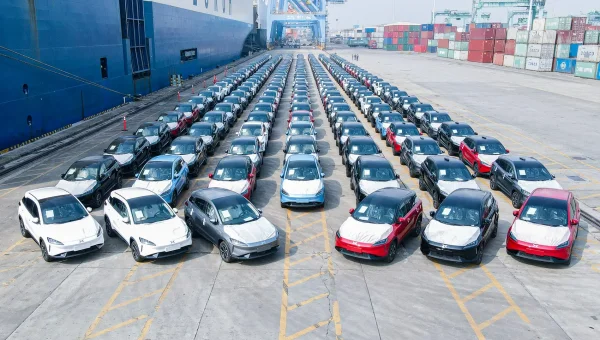 Slight Increase in Private Car Registrations in Egypt During June