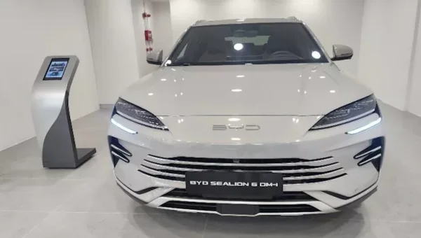 Hybrid War Heats Up in Egypt: Full Comparison Between Deepal S05 and BYD Sealion 6 DM-i