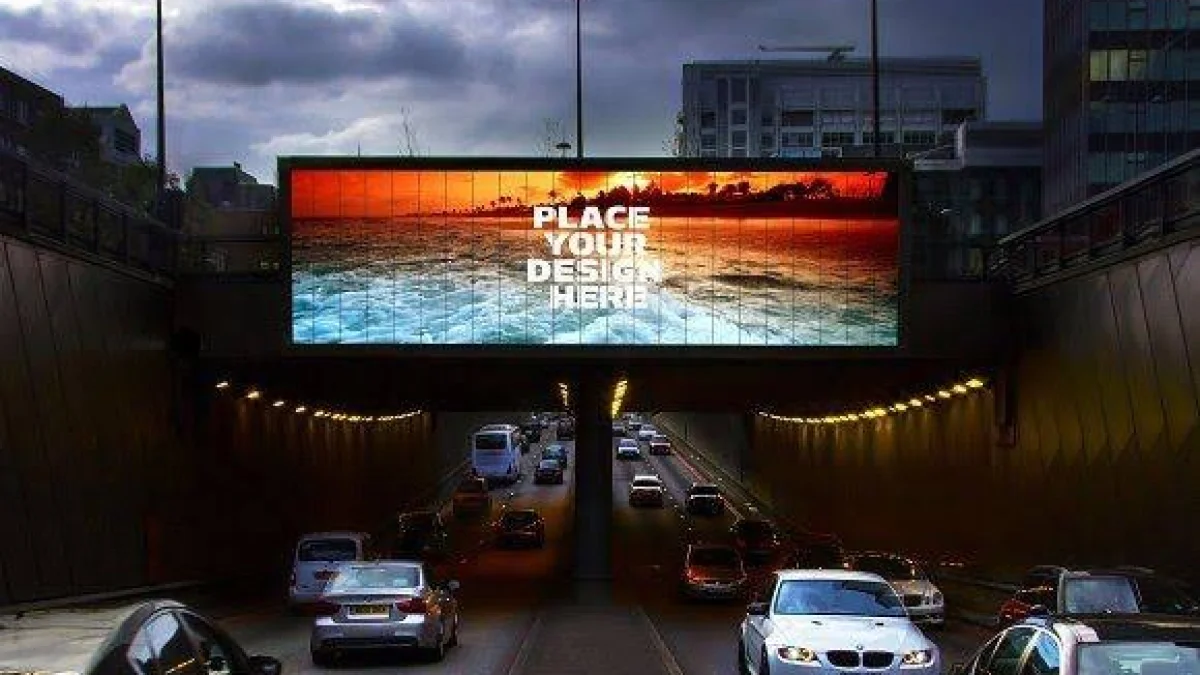 Traffic Expert Warns: Glaring Roadside Screens Could Become 'Accident Traps'