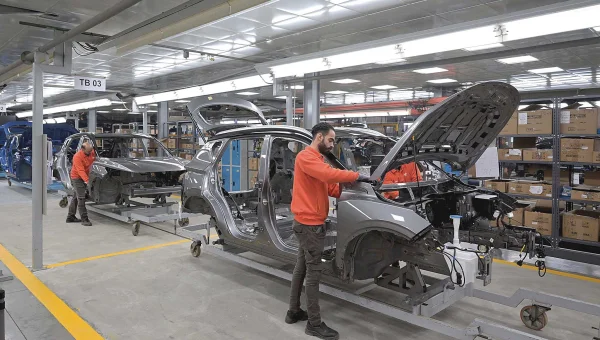 Hyundai Motor Workers Launch 3-Day Partial Strike Over Wages and AI Concerns