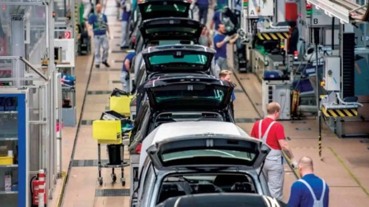 Expert: Chinese Cars Threaten German Auto Industry Despite Tiny Market Share