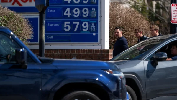 US Gas Prices Return to $4 Per Gallon Amid Rising Tensions