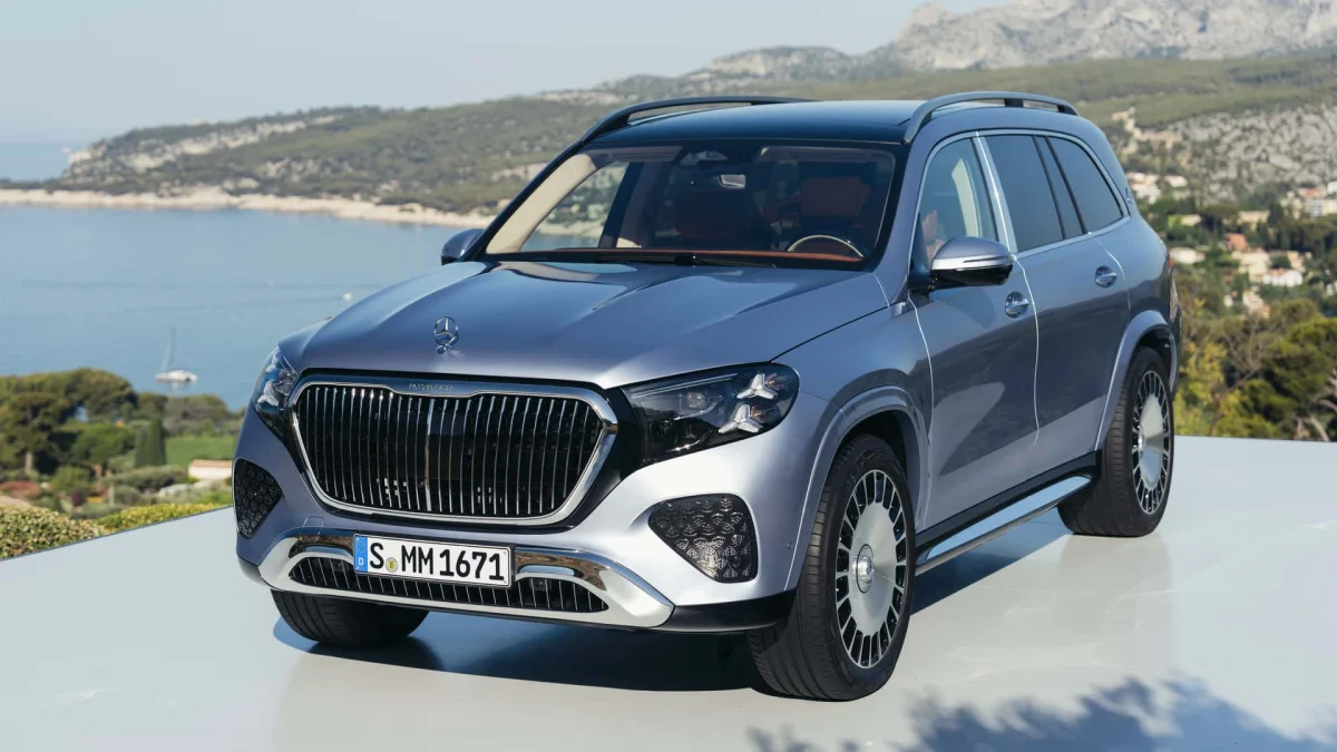 Mercedes-Maybach GLS 680 2027 Debuts with 603 HP and Illuminated Grille