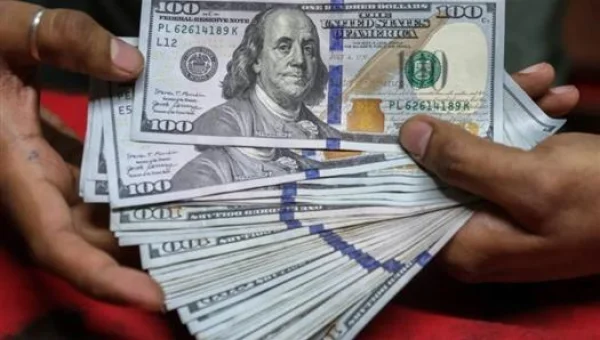 سعر الدولار اليوم: انخفاض مفاجئ بأكثر من 60 قرشًا في البنوك المصرية