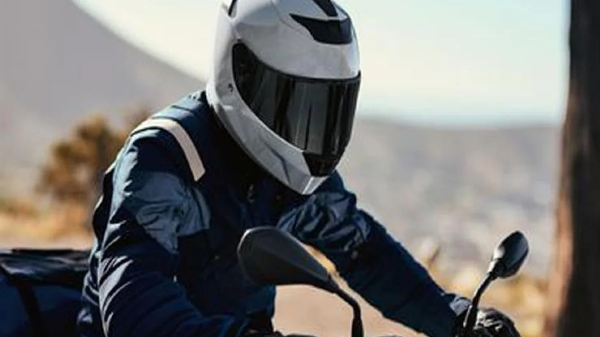 Motorcycles Take Over Egyptian Roads: Red Lights Ignored, Helmets Missing, Lives at Risk