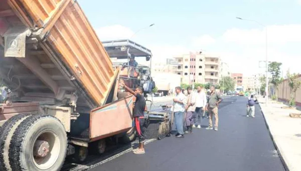 خطة متكاملة لتطوير المحاور الرئيسية في مدينة السادات.. توسعة طرق وأماكن انتظار جديدة