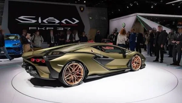 لامبورجيني سيان نادرة بمزاد علني.. 63 نسخة فقط في العالم