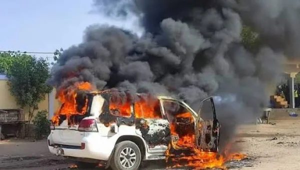 حرارة الصيف تحوّل سيارتك إلى فرن: 8 أغراض يومية قد تشعل المقصورة