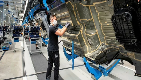 German Auto Industry Business Climate Index Hits 3-Year High at -0.1 Points