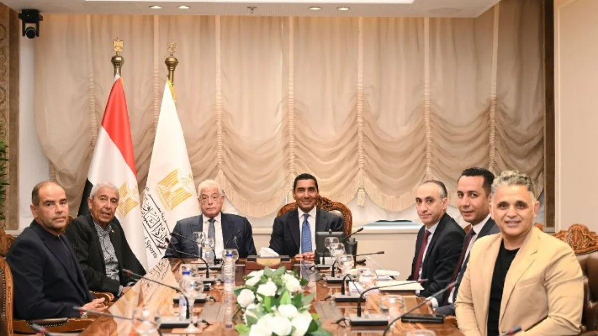 نادي السيارات يبحث مع وزير الرياضة استضافة ميلي ميليا وفورمولا 1 في مصر