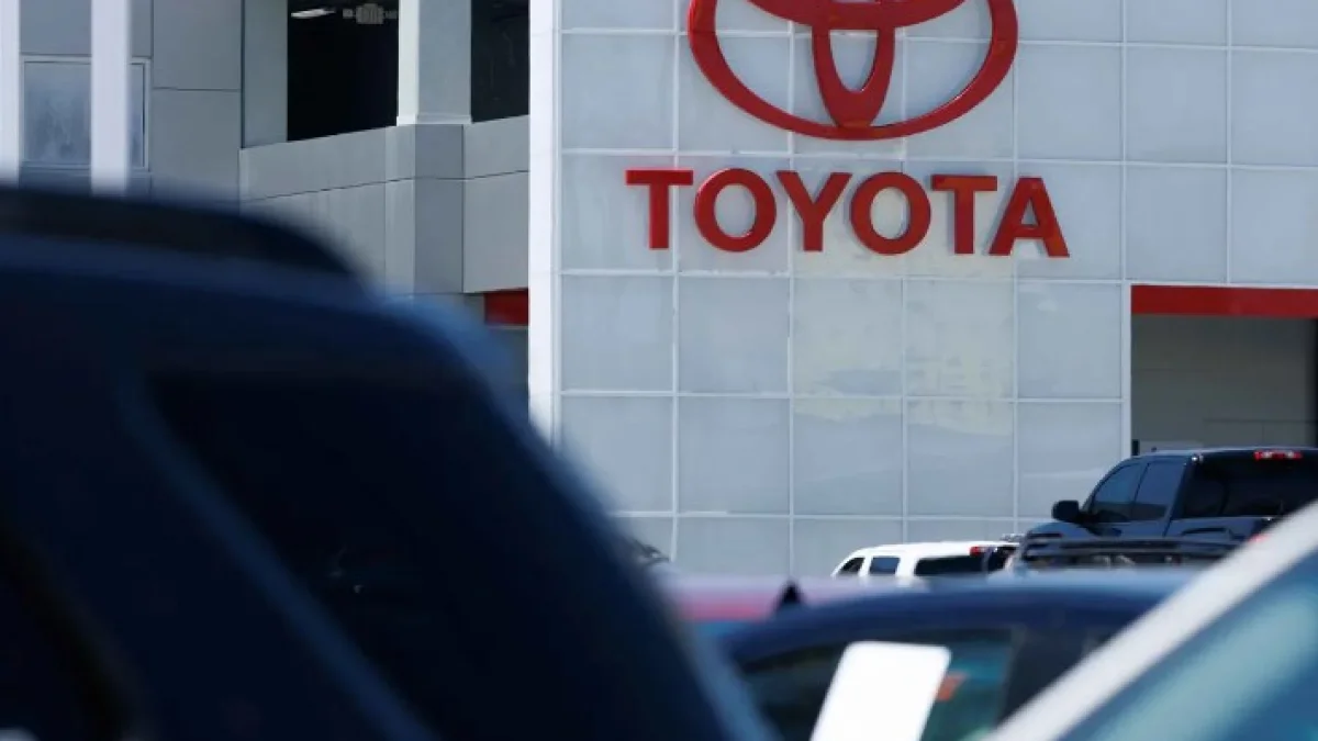 Toyota Raises Profit Outlook and Announces Share Buyback Amid China and Middle East Pressures
