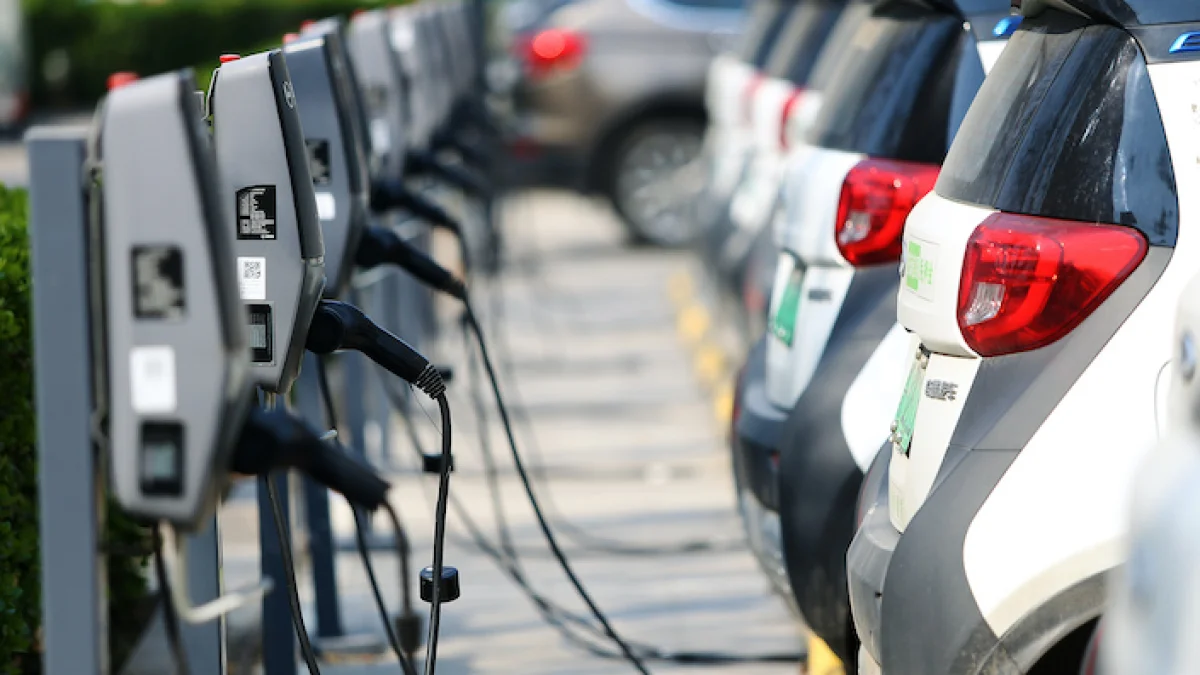 China's New Energy Vehicle Penetration Rate Surges to 65.1%