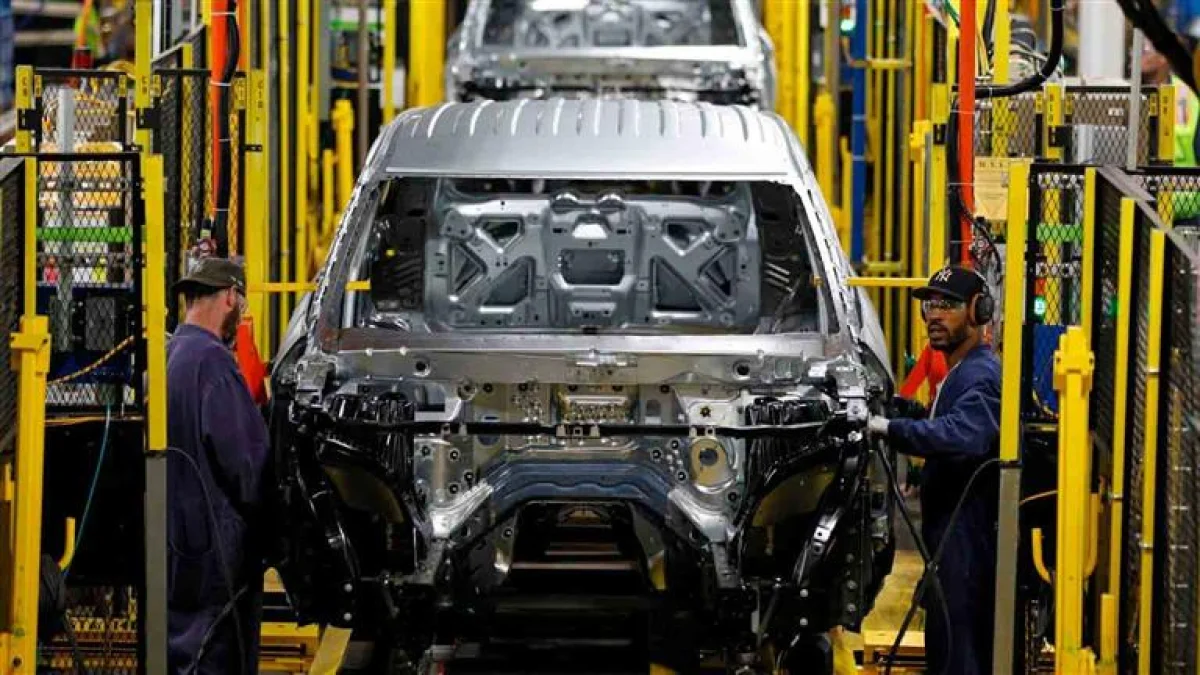 صناعة السيارات العالمية تتلقى ضربة موجعة.. الأرباح تتهاوى 17.5% رغم ثبات الإيرادات