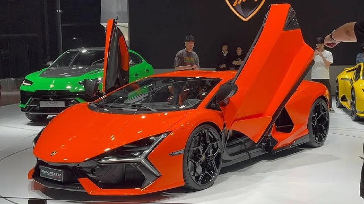 Lamborghini Scissor Doors: The Engineering Solution That Became an Icon
