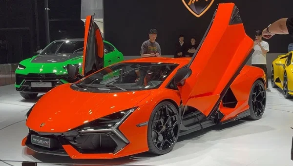Lamborghini Scissor Doors: The Engineering Solution That Became an Icon