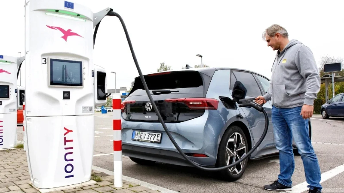 German Consumer Groups Demand Electric Car Subsidies Be Redirected to Low-Cost Models