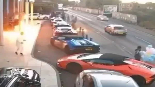 هجوم بقنابل حارقة على قاعة أفراح في برمنجهام.. ومكلارين ولامبورجيني بين الضحايا