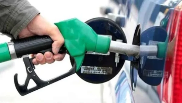10 Daily Mistakes That Make Your Car Burn More Fuel Than Necessary
