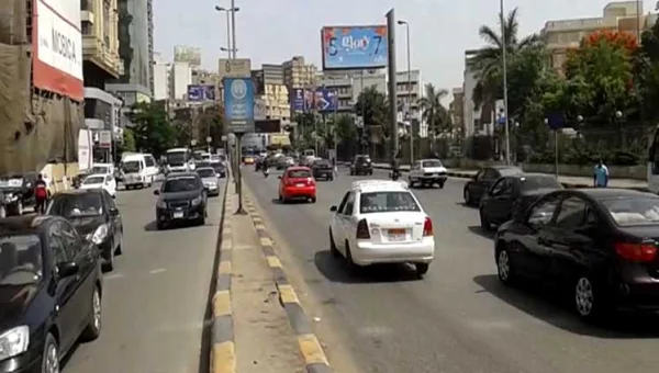حركة مرورية متوسطة مع كثافات متحركة على محاور القاهرة والجيزة خلال الذروة الصباحية