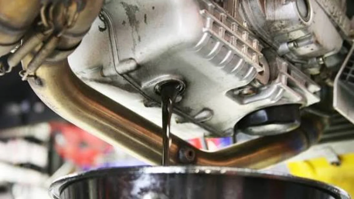 Engine Oil Turning Black: Is It a Sign of Impending Disaster? Expert Reveals the Full Truth