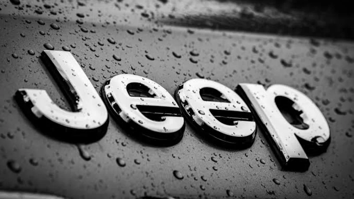 Software Glitch Hides Tire Pressure Drop: Jeep Recalls Over 200,000 Vehicles