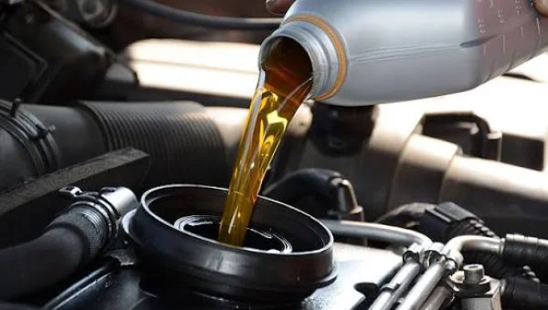 Before Topping Up Engine Oil: 6 Mistakes That Give False Dipstick Readings