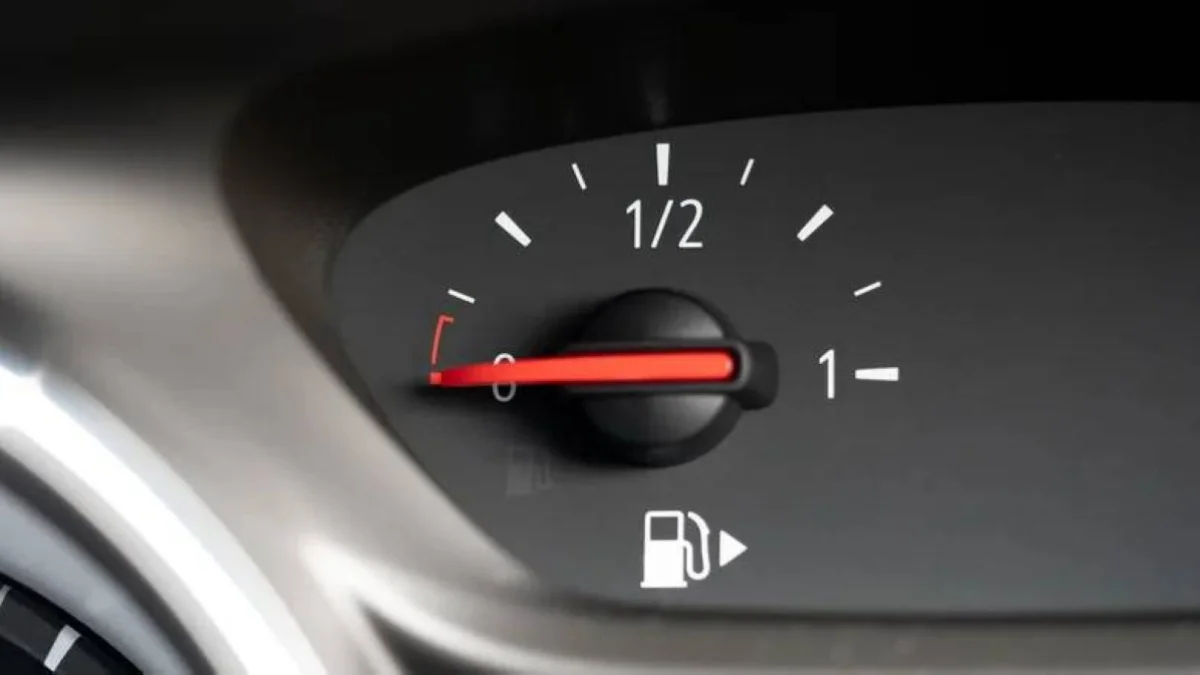 Fuel Warning Light Isn't Just a Reminder: What Your Car Loses When You Drive on Empty