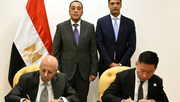 مصر توقّع عقد مصنع بطاريات كهربائية مع CATL الصينية باستثمارات تتجاوز 2 مليار جنيه