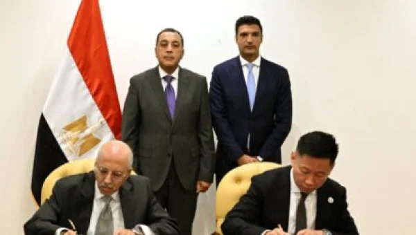 كاتل الصينية توقّع عقد إنشاء مصنع بطاريات كهربائية في مصر باستثمارات 2 مليار جنيه
