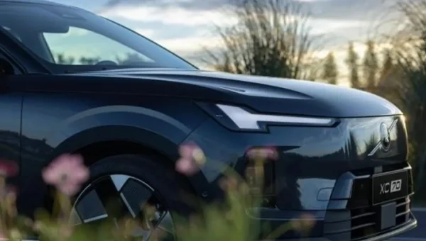 فولفو توسع مدى XC60 وXC90 الهجينين لأسواق أوروبا وأمريكا